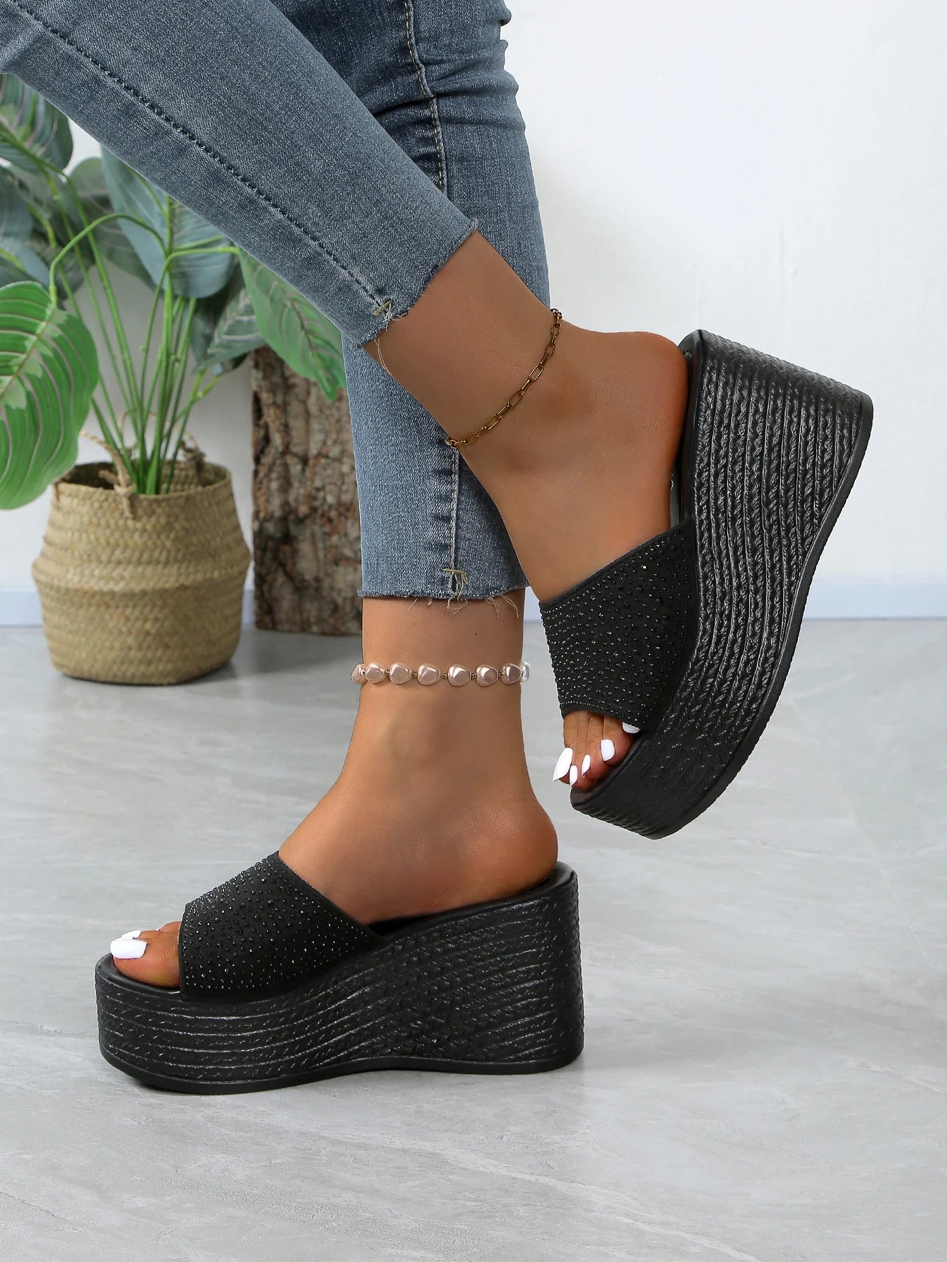 Lucinda Gloss Sandals™