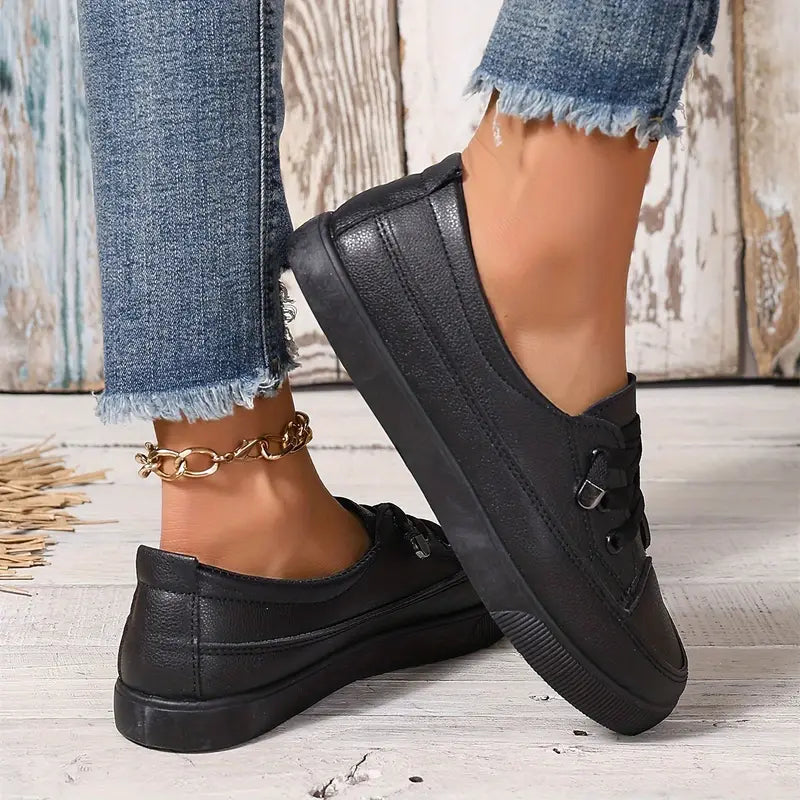 Daphne Lace Sneakers™